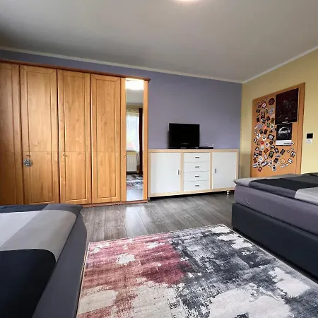 Schoenes Haus Inmitten Der Schoenen *