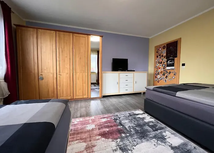 Schoenes Haus Inmitten Der Schoenen *